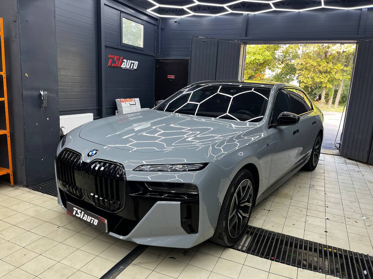 Шумоизоляция арок BMW 7 G70 в Краснодаре