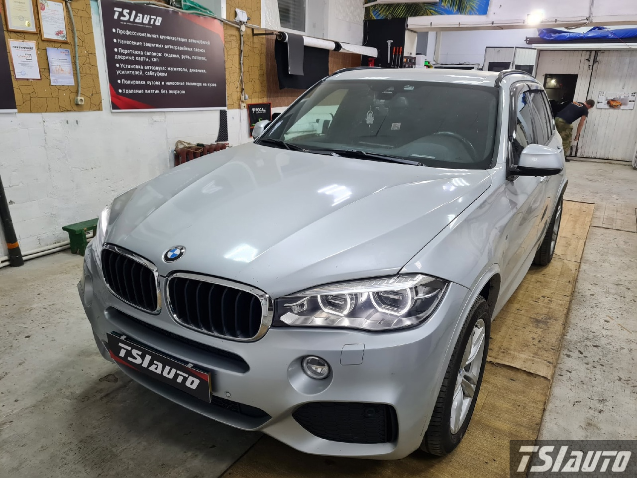 Правильная шумоизоляция BMW X5 (F15) в Краснодаре
