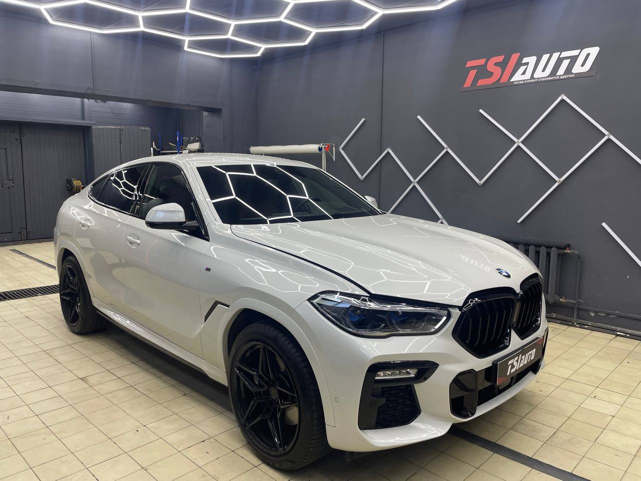 Шумоизоляция BMW X6 в Краснодаре