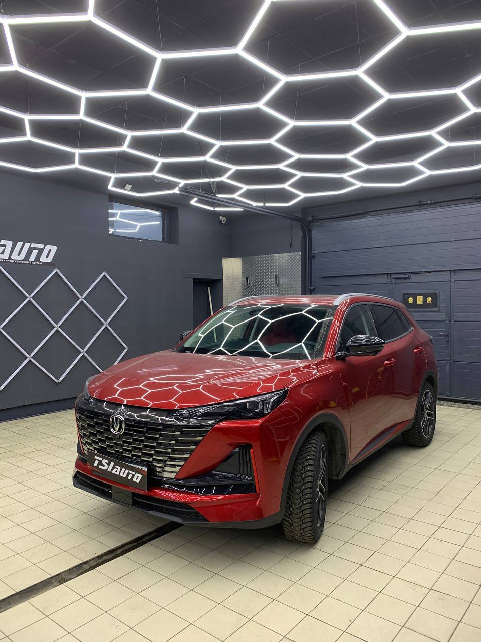 Установка сабвуфера Changan Uni-S в Краснодаре