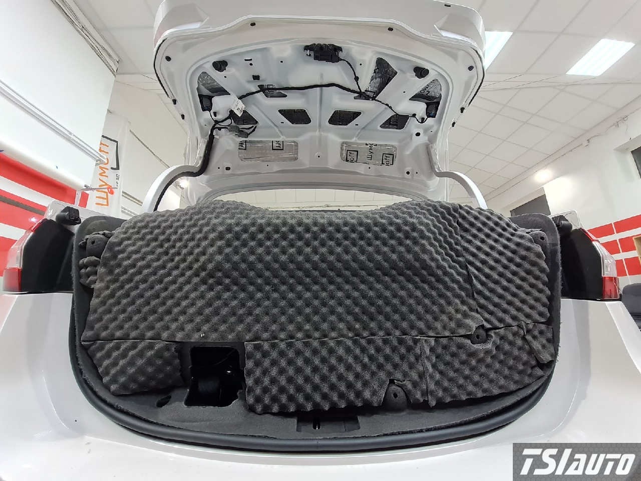 шумоизоляция крышки багажника Ford Mondeo 5