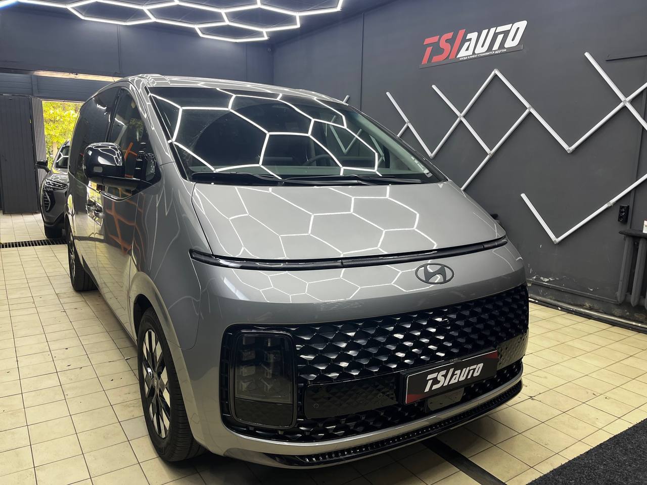 Шумоизоляция Hyundai Staria в Краснодаре