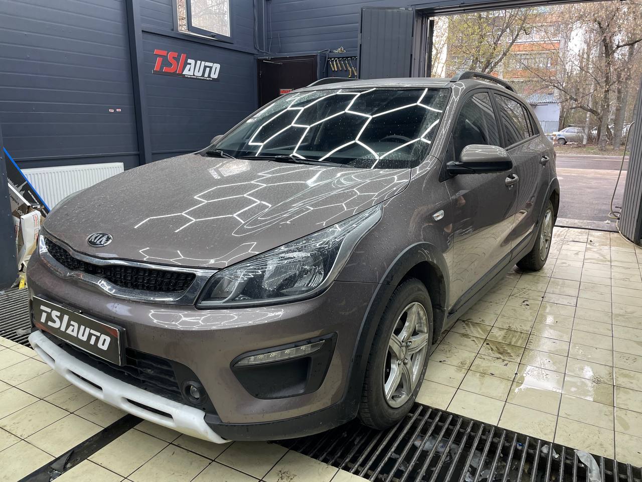 Kia Rio установка ГУ с камерой заднего вида в Краснодаре