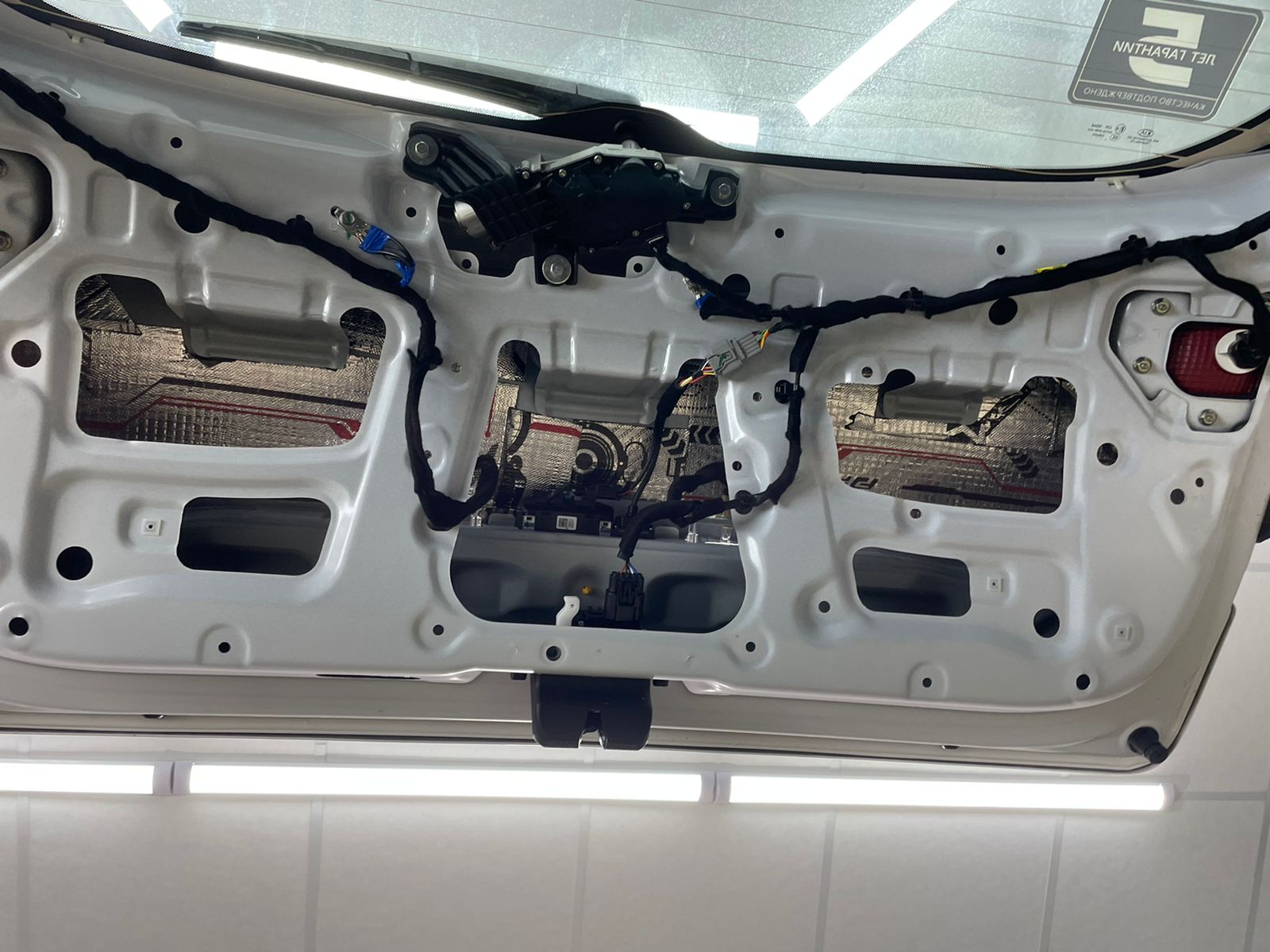 обшивка багажника виброшумопоглотитель антискрип шумоизоляция Kia Sportage