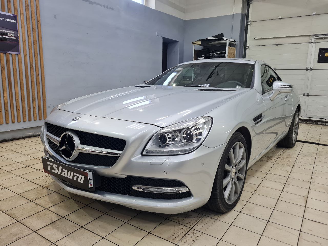 Mercedes SLK оклейка пленкой фар в Краснодаре