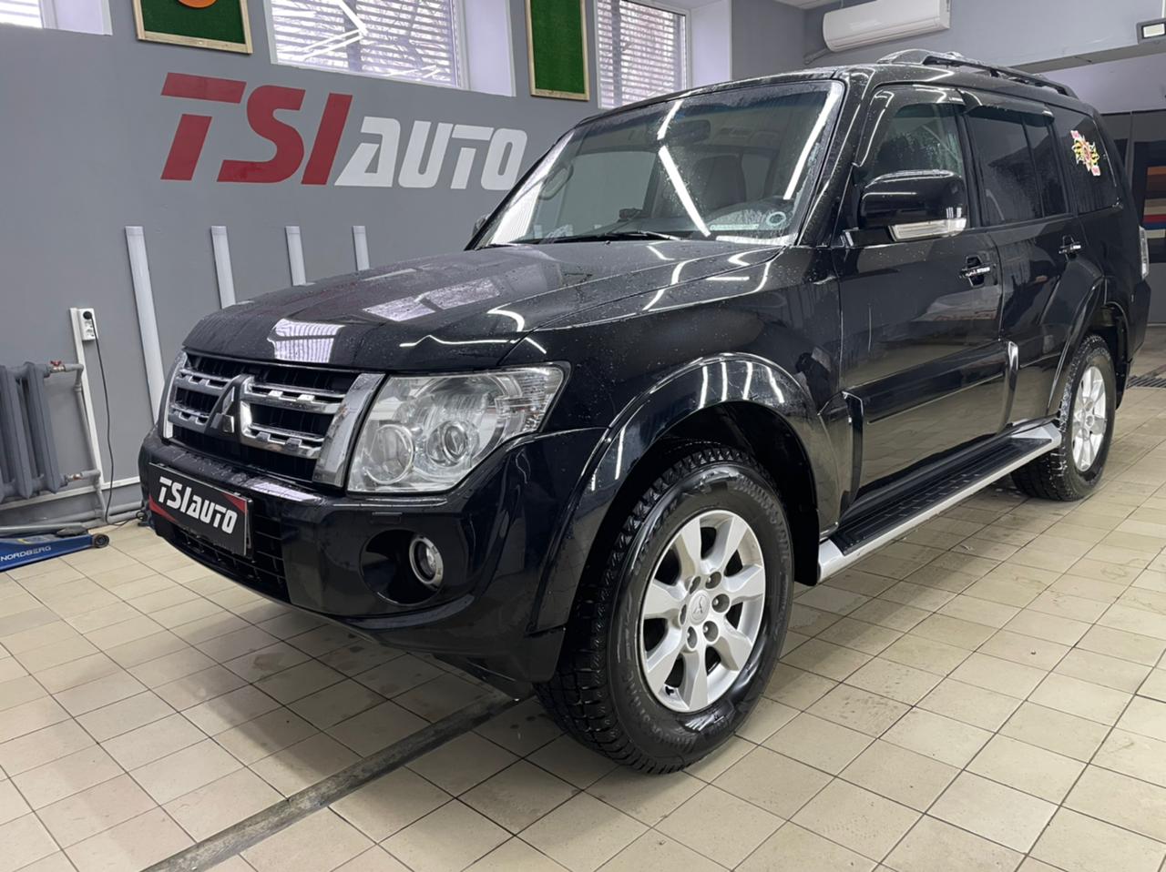 Шумоизоляция Mitsubishi Pajero 4 в Краснодаре с торпедо за 1 день