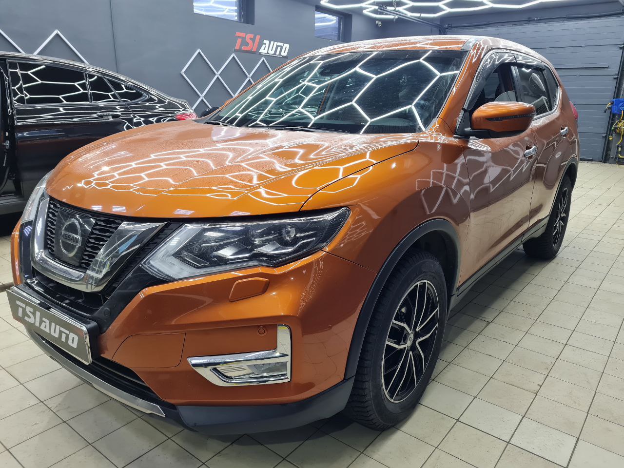 Установка ГУ с камерой заднего вида Nissan X-Trail в Краснодаре