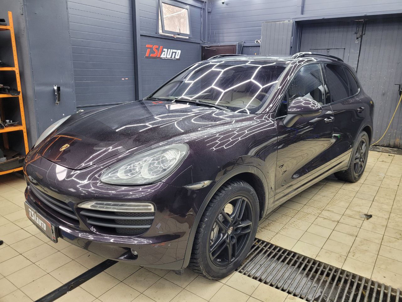 Тонировка фонарей Porsche Cayenne в Краснодаре