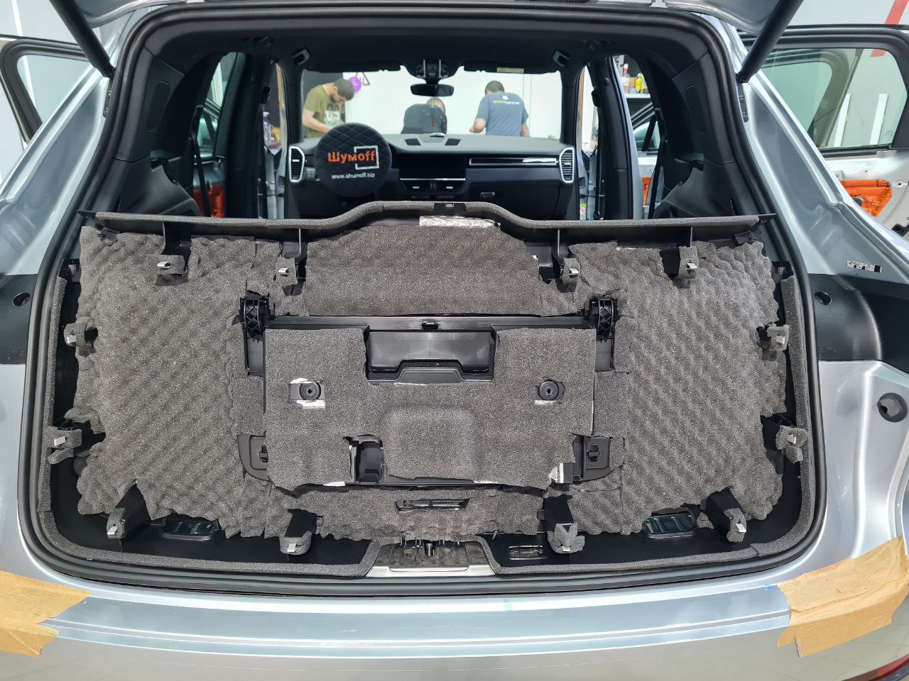 Обшивка багажника вибро+шумопоглотитель+антискрип шумоизоляция Porche Cayenne фото