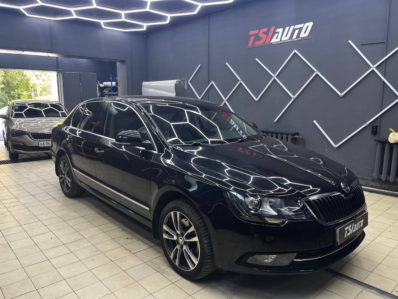 Шумоизоляция Skoda Superb в пакете Комфорт в Краснодаре