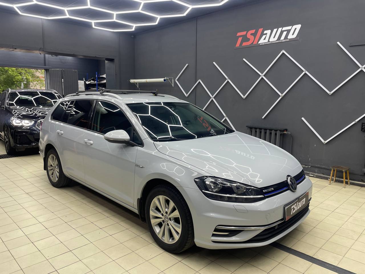 Volkswagen Golf 7 установка подсветки салона в Краснодаре