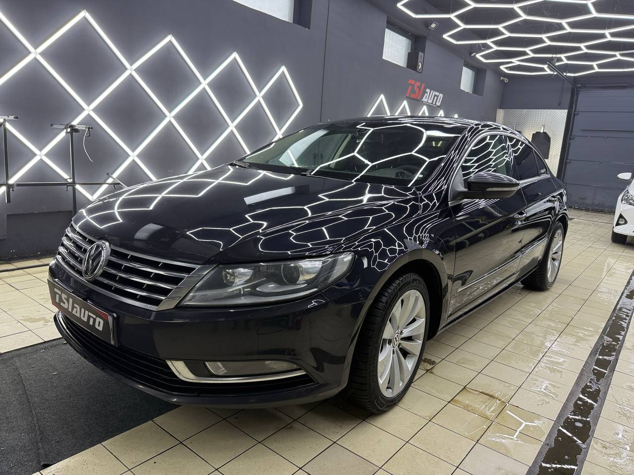 Volkswagen Passat CC тонировка задних фонарей пленкой в Краснодаре - фото и цены