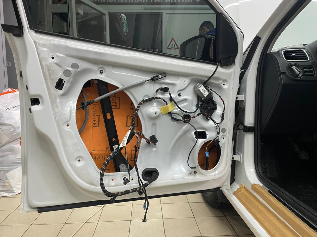 Шумоизоляция двери 2 слой шумо теплоизоляция Volkswagen Polo 5