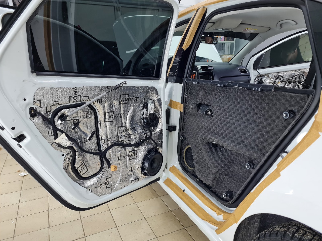 Шумоизоляция двери 3 слой вибро антискрип обшивка шумопоглотитель Volkswagen Polo 5