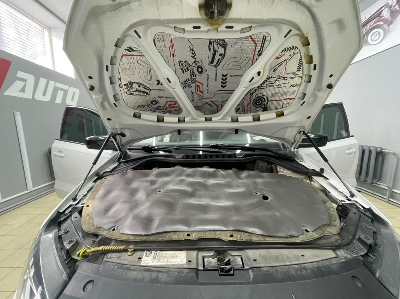 Шумоизоляция Volkswagen Polo 5 капот вибро обшивка шумо теплоизоляция