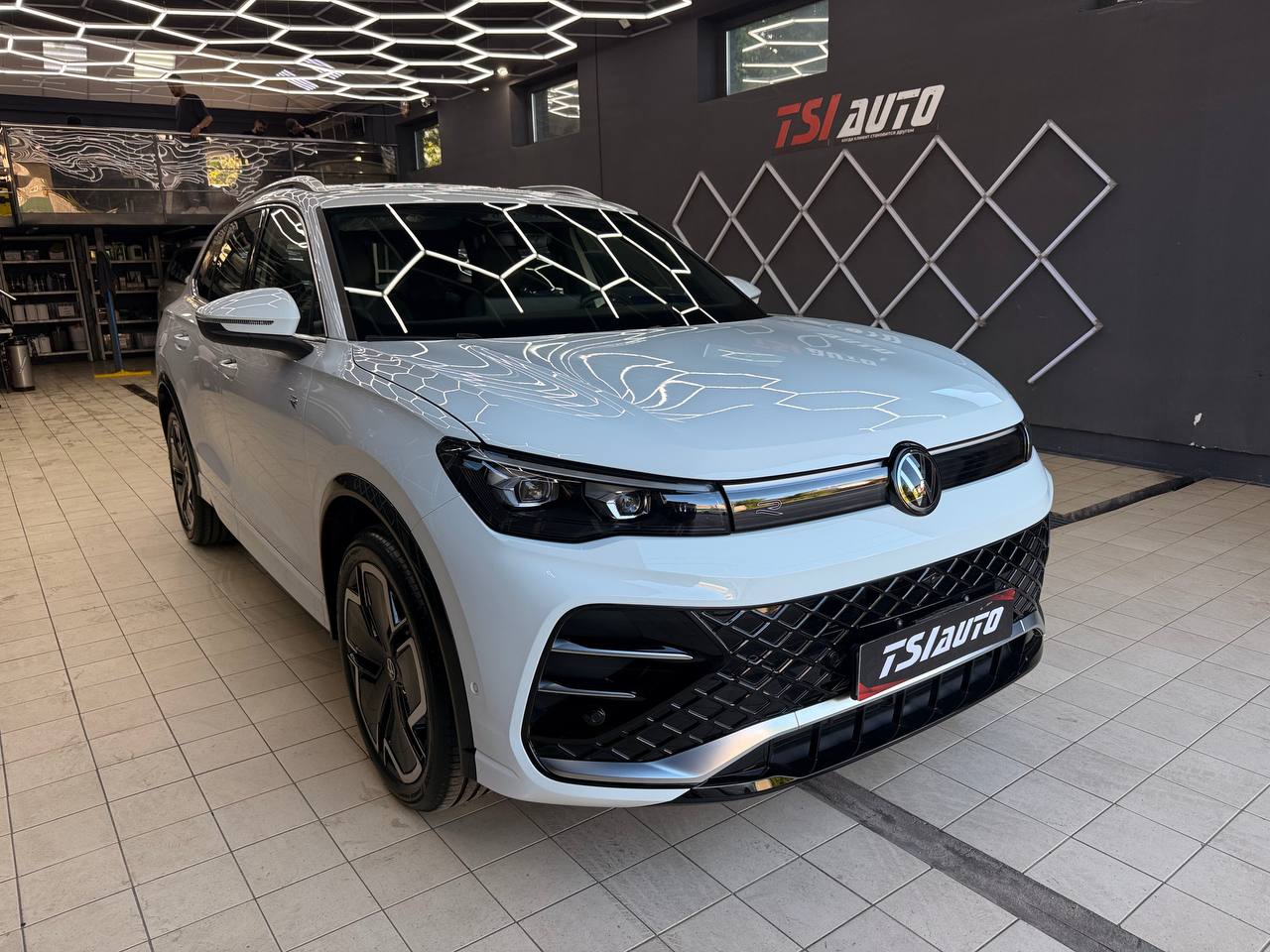 Оклейка пленкой Volkswagen Tiguan L Pro в Краснодаре