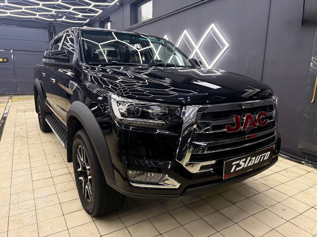 Оклейка бронепленкой Jac T8 Pro в Краснодаре