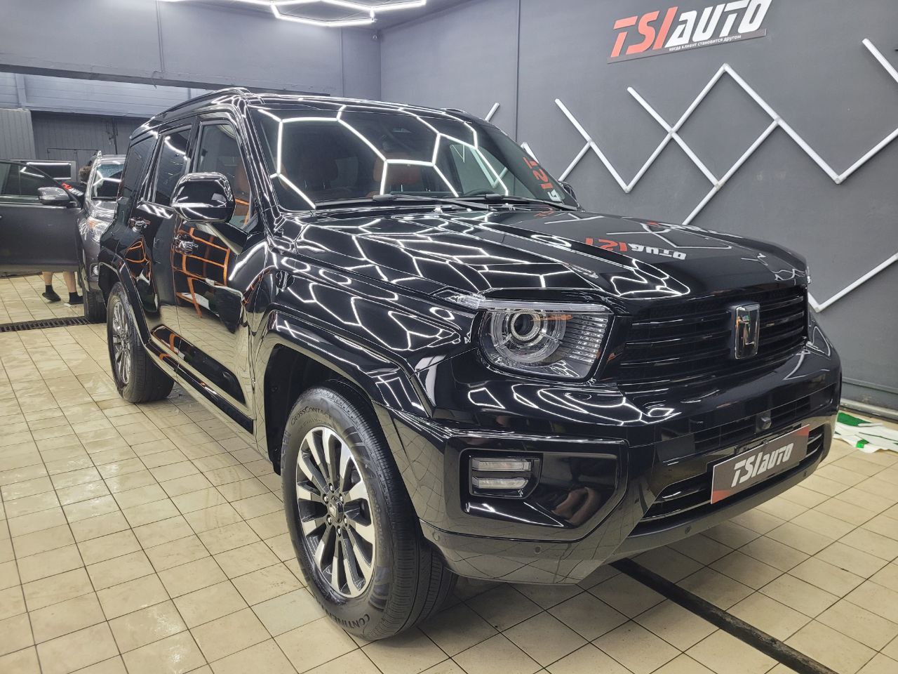 Оклейка пленкой Танк 700 в Краснодаре