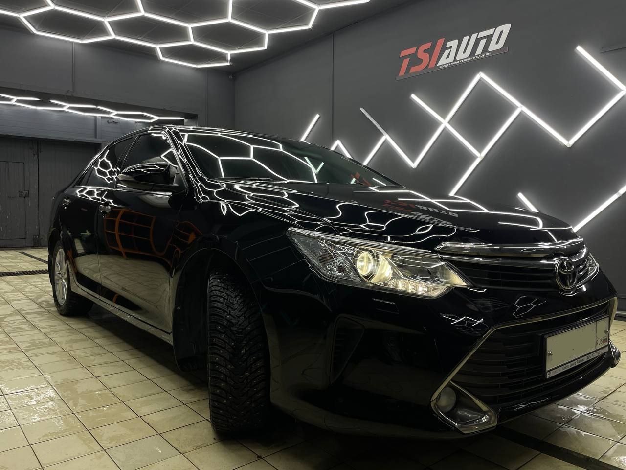 Оклейка пленкой Toyota Camry V55 в Краснодаре