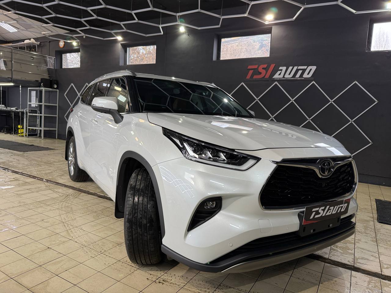 Оклейка защитной пленкой кузова Toyota Highlander 2025 фото и цены