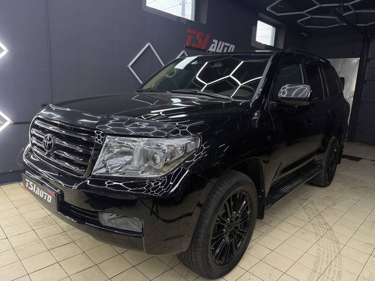 Land Cruiser 200 оклейка пленкой в Краснодаре