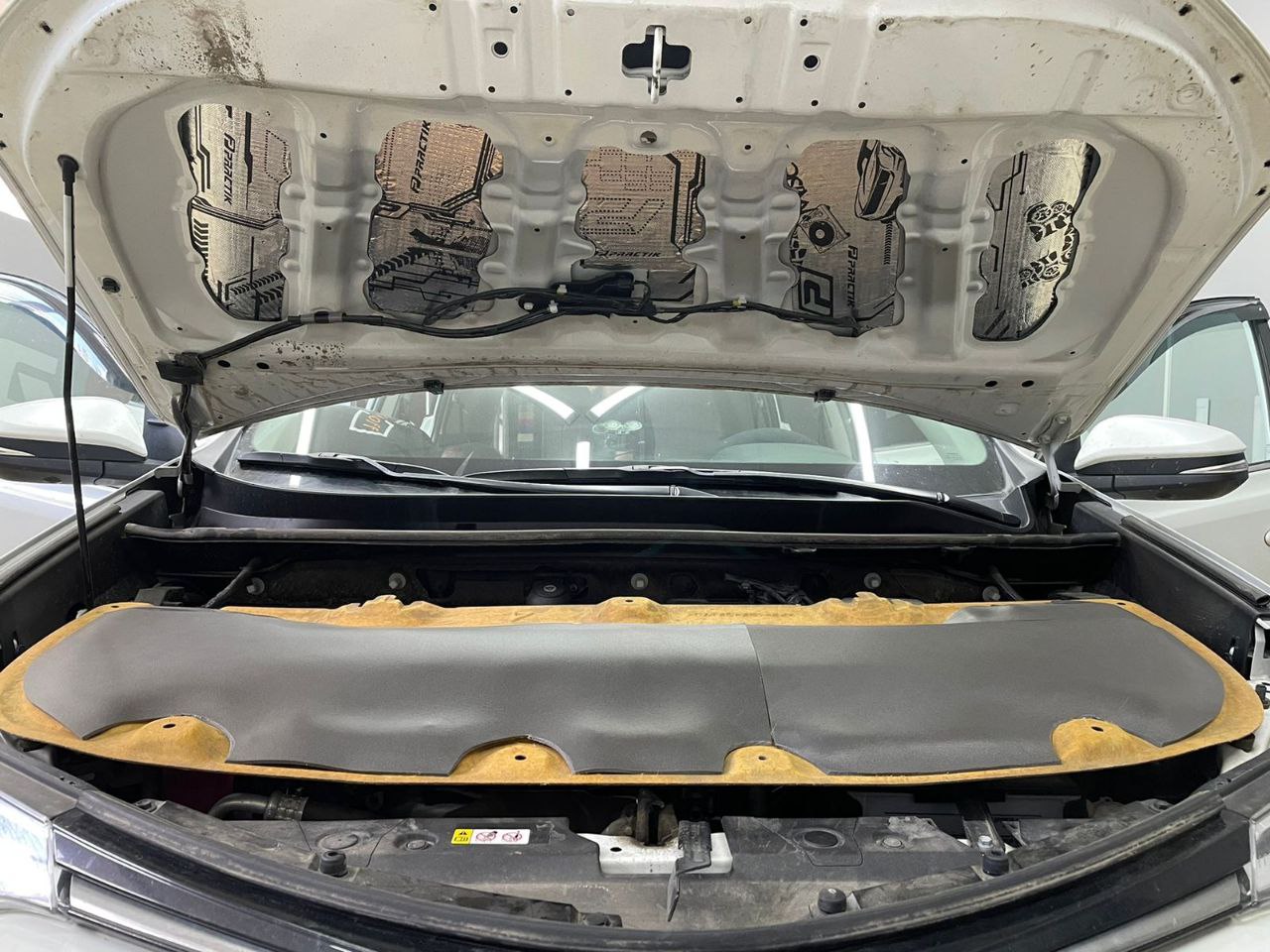 Капот вибро,обшивка капота шумо теплоизоляция шумоизоляция Toyota RAV4 фото