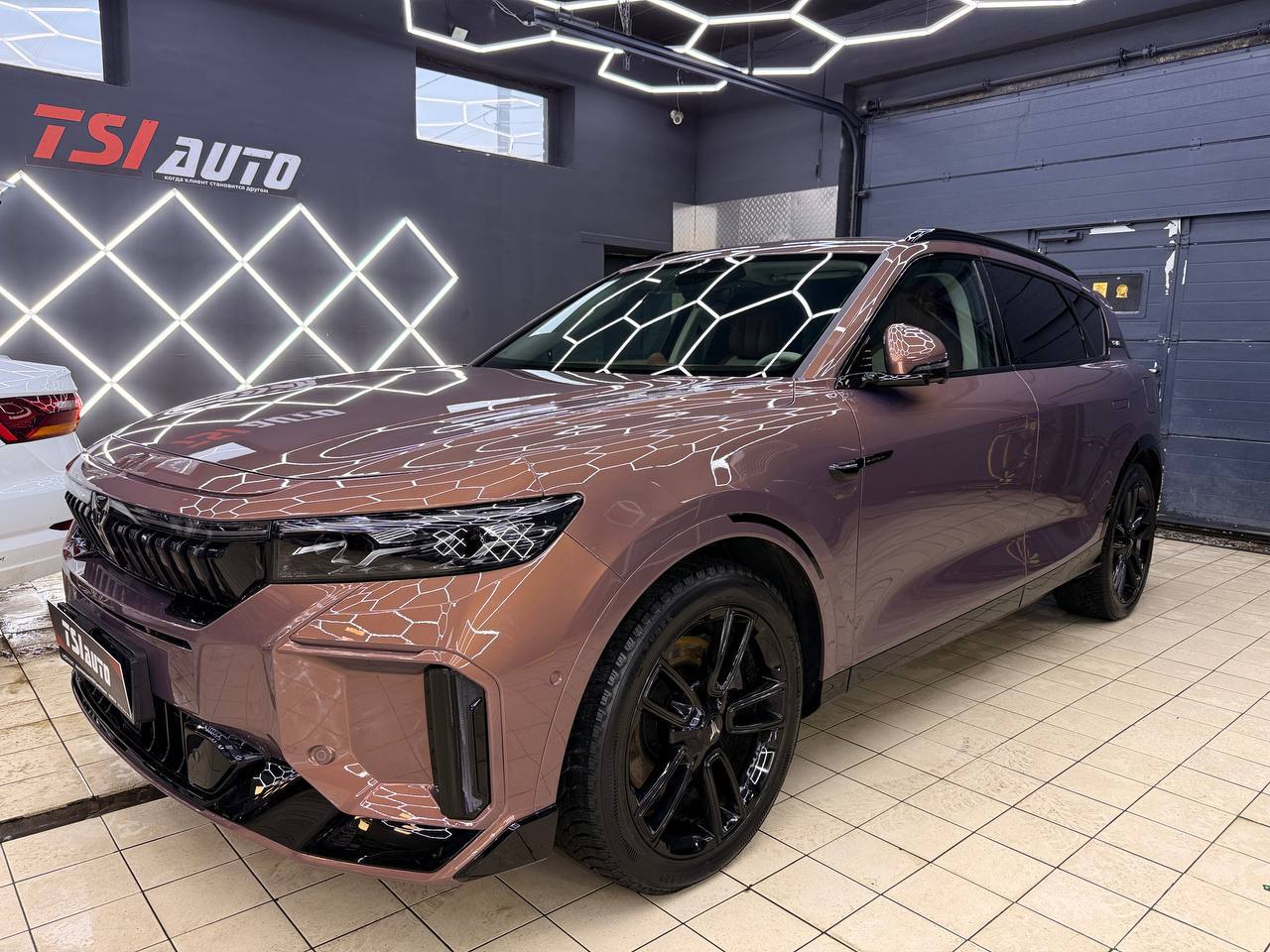 Полная шумоизоляция Voyah Free с арками в Краснодаре